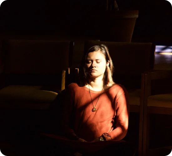 Quiet moment of sensory awareness practice in an online class