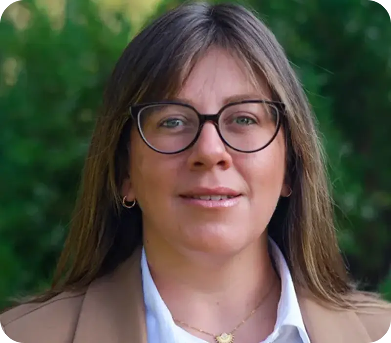 Leader in sensory awareness practice during a moment of reflection